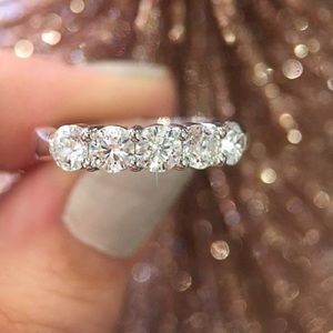 HOF 5 Stone diamond ring